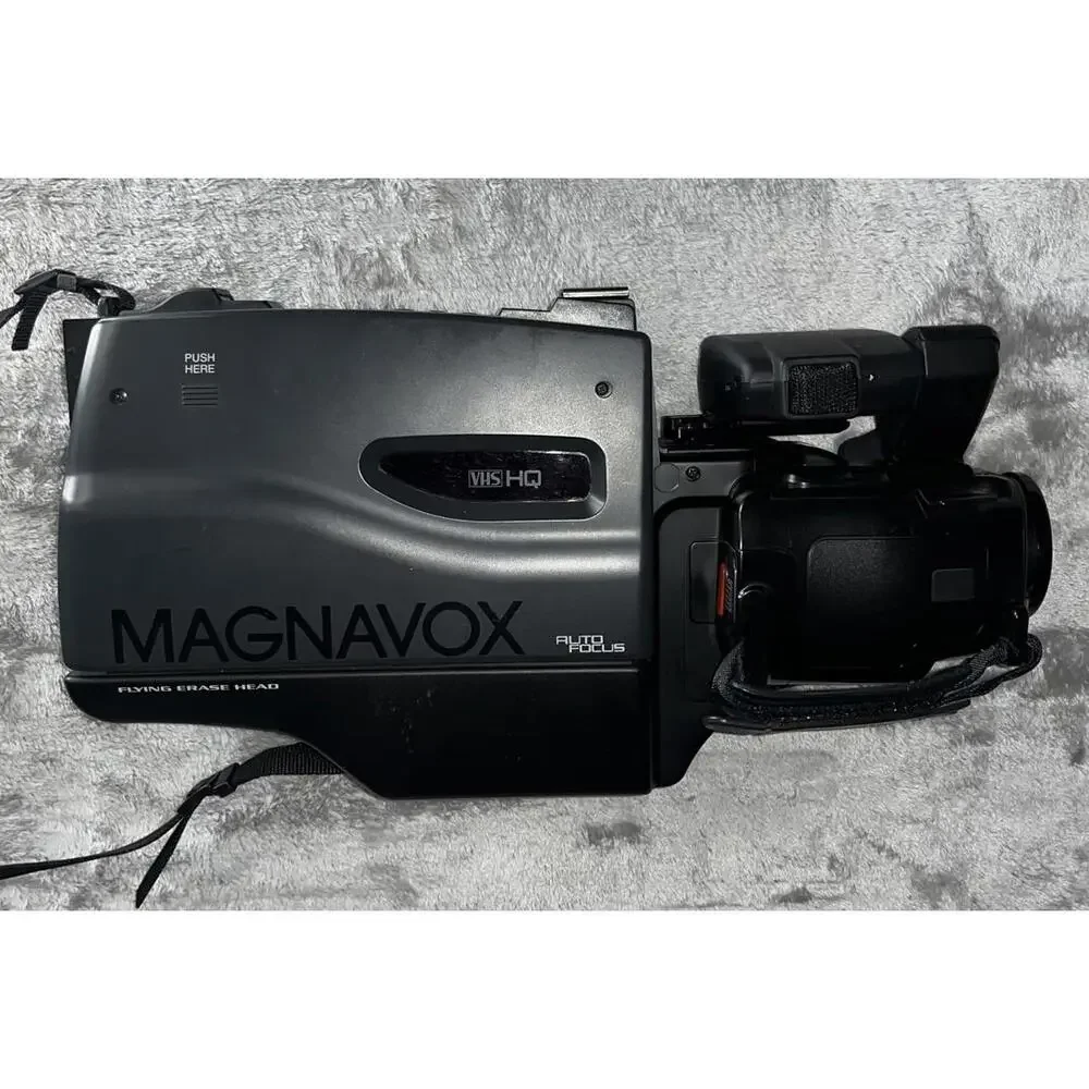 Magnavox CVK315AV01 Movie Maker VHS CCD Video Camcorder With Case Works